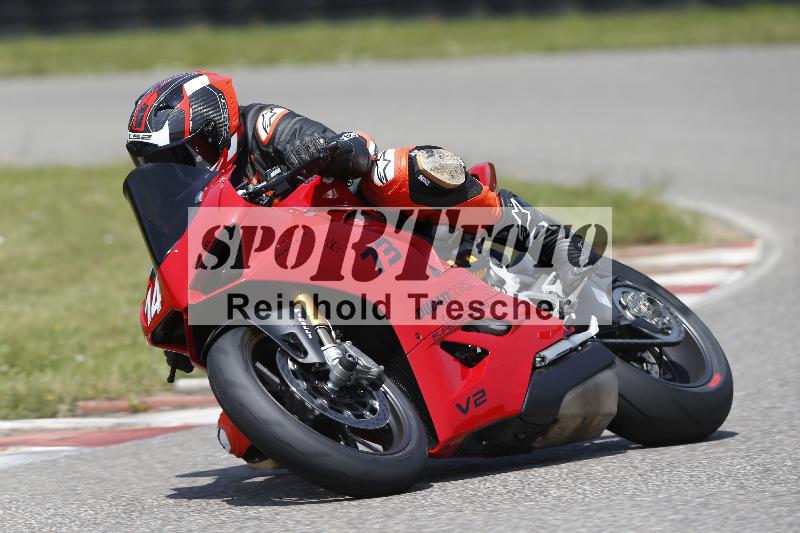 /Archiv-2025/27 12.06.2025 Ducati Schweiz Trackday Warmup  ADR/gelb-jeaune/14